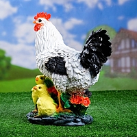 Садовая фигура "Белая курица с цыплятами"