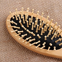 Расчёска массажная, деревянная, овальная, цвет светлое дерево