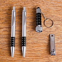 Набор подарочный 4 в 1: 2 ручки, кусачки, брелок-фонарик, чёрный