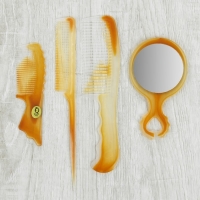Набор расчёсок, 4 предмета: 2шт с ручкой, с хвостиком, зеркало, цвет янтарный