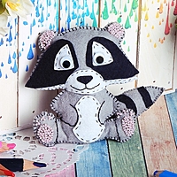 Набор для создания игрушки из фетра "Енот"