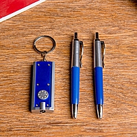 Подарочный набор, 3 предмета в коробке: 2 ручки, брелок-фонарик