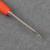 Крючок для вязания металлический, с силиконовой ручкой, d=2,5мм, 14см, цвет МИКС