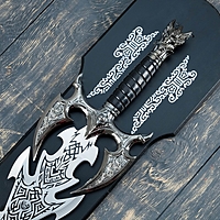 Сувенирное оружие на планшете «Меч», резное лезвие с рисунком, чёрная рукоятка с головой дракона