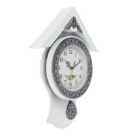 Часы настенные на накладке "Серия Элея. Домик" с маятником, белые, узорный циферблат