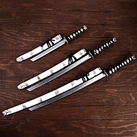 Сувенирное оружие «Катаны на подставке», белые ножны с чёрной дымкой