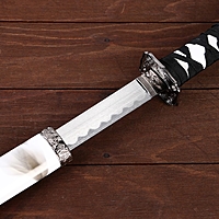 Сувенирное оружие «Катаны на подставке», белые ножны с чёрной дымкой