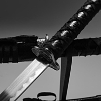 Сувенирное оружие «Катаны на подставке», коричневые ножны под змеиную кожу