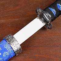 Сувенирное оружие «Катаны на подставке», синие ножны с узорами в виде драконов