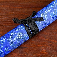 Сувенирное оружие «Катаны на подставке», синие ножны с узорами в виде драконов