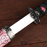 Сувенирное оружие «Катаны на подставке», малиновые ножны под змеиную кожу