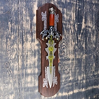 Сувенирное оружие на планшете «Меч», резное лезвие с рисунком, когти орла на рукоятке