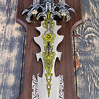 Сувенирное оружие на планшете «Меч», резное лезвие с рисунком, когти орла на рукоятке