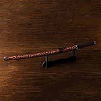 Сувенирное оружие «Катана на подставке», цветочный узор на ножнах