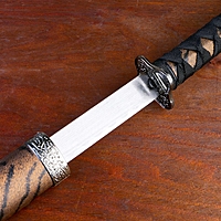 Сувенирное оружие «Катана на подставке», коричневые ножны под гепарда