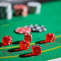 Набор для покера Poker playing cards: 2 колоды карт по 54 шт., 500 фишек, 5 кубиков, в металлическом кейсе