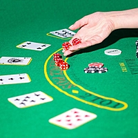 Набор для покера Poker playing cards: 2 колоды карт по 54 шт., 500 фишек, 5 кубиков, в металлическом кейсе