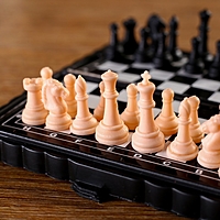 Шахматы настольные мини Chess games, поле 9 × 9 см