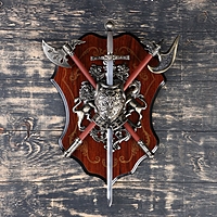 Сувенирное оружие «Геральдика на планшете» с фигурами льва и лошади, меч и два топора