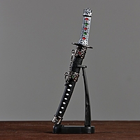 Сувенирное оружие «Катана на подставке», чёрные ножны с красными ромбами