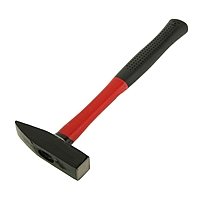 Молоток слесарный LOM, квадратный боек, фиберглассовая обрезиненная рукоятка, 600 г