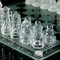 Шахматы настольные, стеклянная доска 24 × 24 см, прозрачная