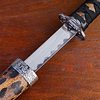 Сувенирное оружие «Катаны на подставке», чёрные ножны под леопарда