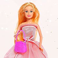 Кукла-модель Тина с набором платьев и аксессуарами в ассорт.