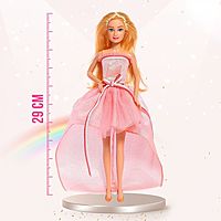 Кукла-модель Тина с набором платьев и аксессуарами в ассорт.