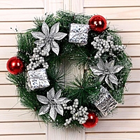 Венок новогодний d-25 см "Цветы и подарочки"