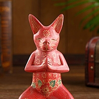 Интерьерный сувенир "Кошечка дзен" дерево, батик 17 см