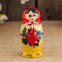 Матрёшка «Розочка», традиционная, красный платок, 4 кукольная, 9 см, микс
