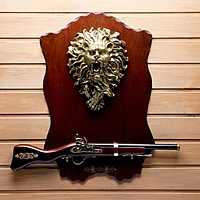 Сувенирное оружие на планшете «Ружьё», крупный накладной элемент — лев