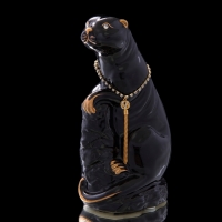 Сувенир "Чёрная дикая кошка с ниткой из страз"