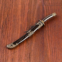 Сувенирное оружие «Катаны на подставке», объемный узор на ножнах