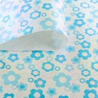Бумага упаковочная перламутровая "Ромашки", цвет голубой