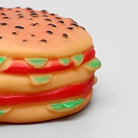 Игрушка пищащая "Гамбургер с салатом", 9,5 см