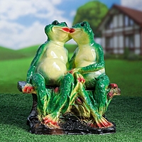 Садовая фигура "Две лягушки на лавочке"