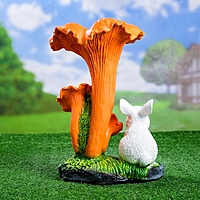 Садовая фигура "Гриб лисичка с зайчиком"