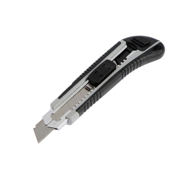 Нож универсальный TUNDRA, металлическая направляющая, 2 запасных лезвия, 2К корпус, 18 мм