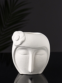 Фигурное кашпо "Девушка с цветком" 11х10 см