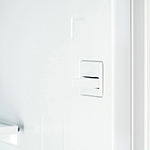 Встраиваемый холодильник Hyundai HBR 1782 белый