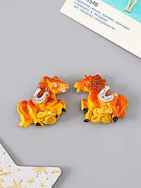 Магнит полистоун "Коняшка с монетами и подковой" МИКС 3,5х4 см