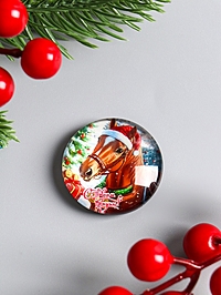 Магнит стекло  "Конь в новогоднем колпаке - С Новым годом" d=3,3 см