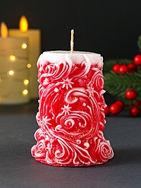 Свеча новогодняя столбик "Резная" красный