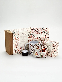 Гифтбокс с чаем, конфетами и еждневником "Цветочный паттерн"