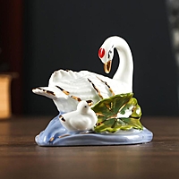 Сувенир "Лебедушка с деткой на пруду"