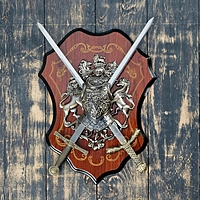 Сувенирное оружие «Геральдика на планшете» с фигурами льва и лошади, два меча